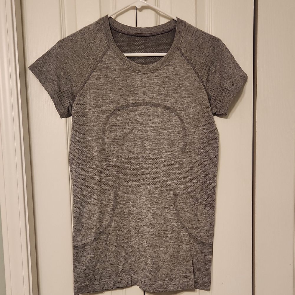 lululemon athletica Heather Gray Short Sleeve Tee